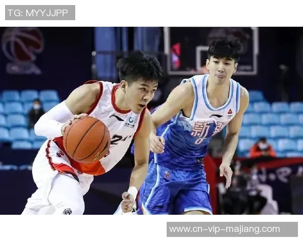 芬奇赞贝兰热打球风格强硬敏锐感知比赛局势令人印象深刻