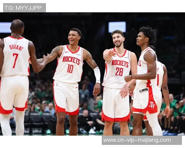 媒体人：火箭替补席确实没几个正常人了得亏末节有霍勒迪和申京