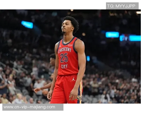 特雷墨菲半场表现抢眼11投6中斩获15分1篮板3抢断展现实力