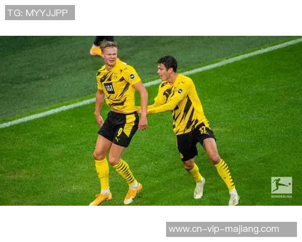 哈兰德社交媒体分享英伦风格穿搭绿色帽子搭配马甲尽显绅士魅力 哈兰德社交媒体分享英伦风格穿搭绿色帽子搭配马甲尽显绅士魅力